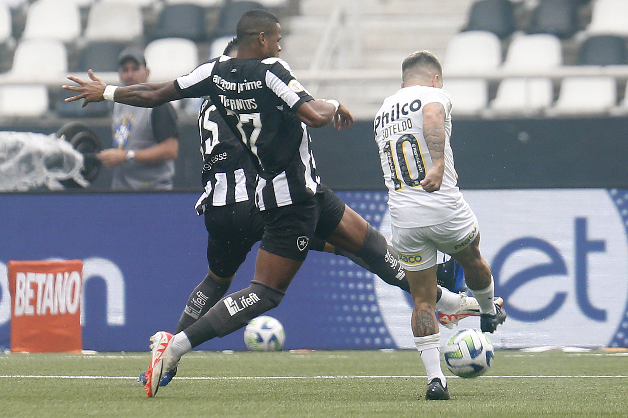 Botafogo cede empate nos acréscimos para o Santos e tropeça em casa -  Placar - O futebol sem barreiras para você