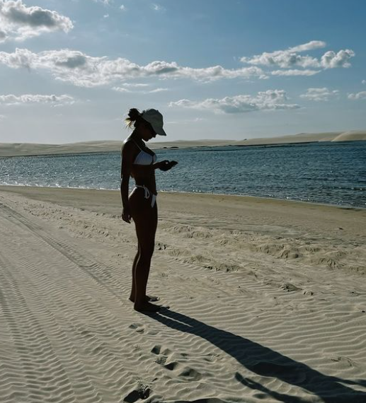 Jade Picon na reprodução dos Lençóis Maranhenses