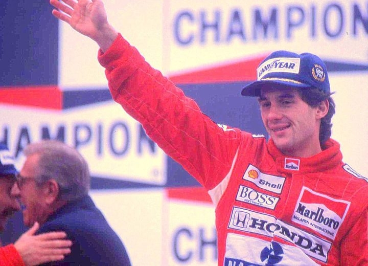 Além de uma habilidade excepcional no volante, Senna era conhecido por sua determinação constante e uma busca implacável pela perfeição.  Reprodução: Flipar