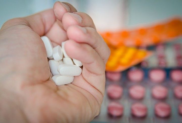 O uso irregular do clonazepam, conhecido comercialmente como Rivotril, tem provocado uma dependência silenciosa entre os idosos e ligado um alerta na comunidade científica. Reprodução: Flipar