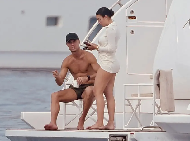 Cristiano Ronaldo e Georgina em momento íntimo MEGA