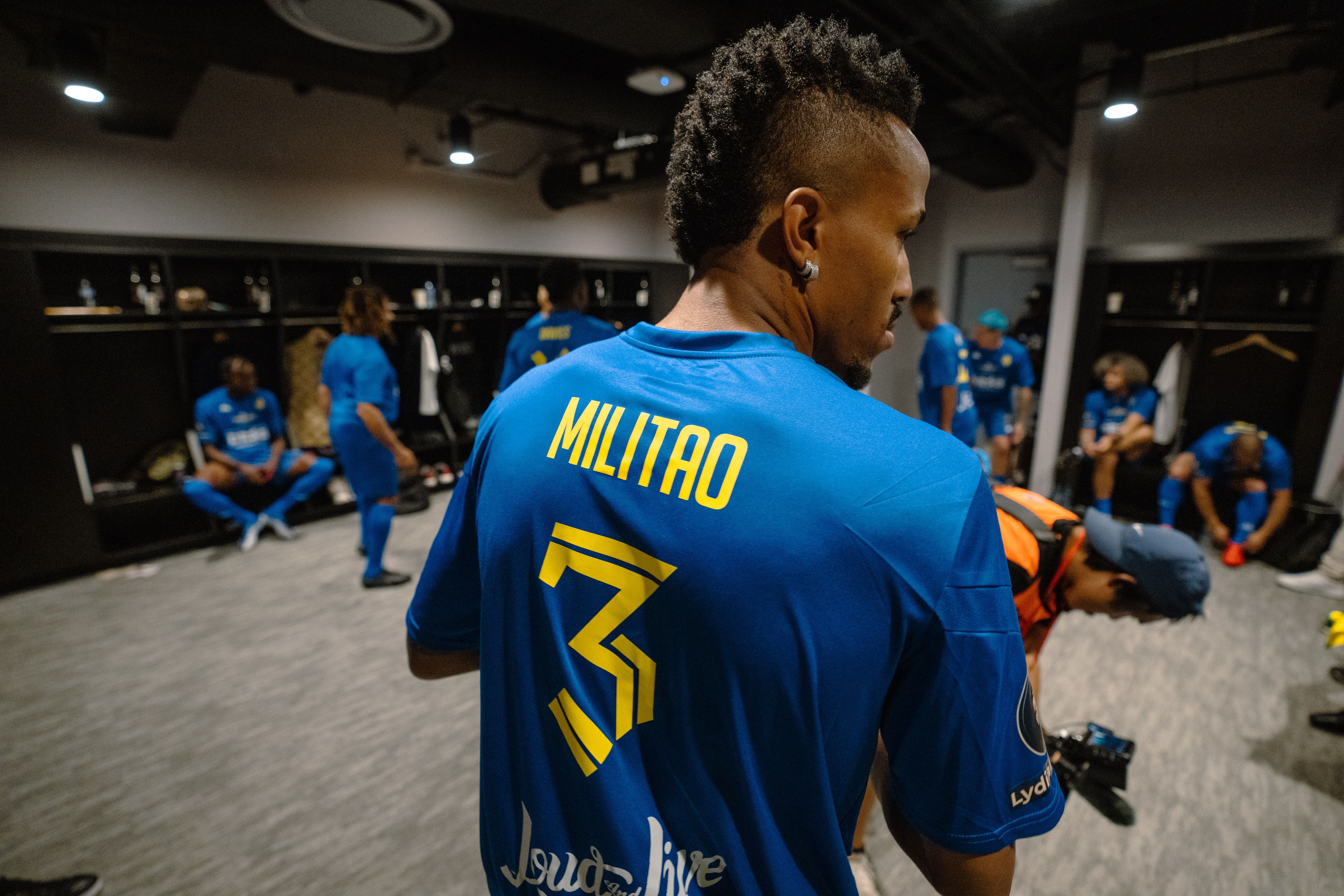 Ronaldinho e Roberto Carlos participam de jogo com famosos em Orlando, futebol internacional