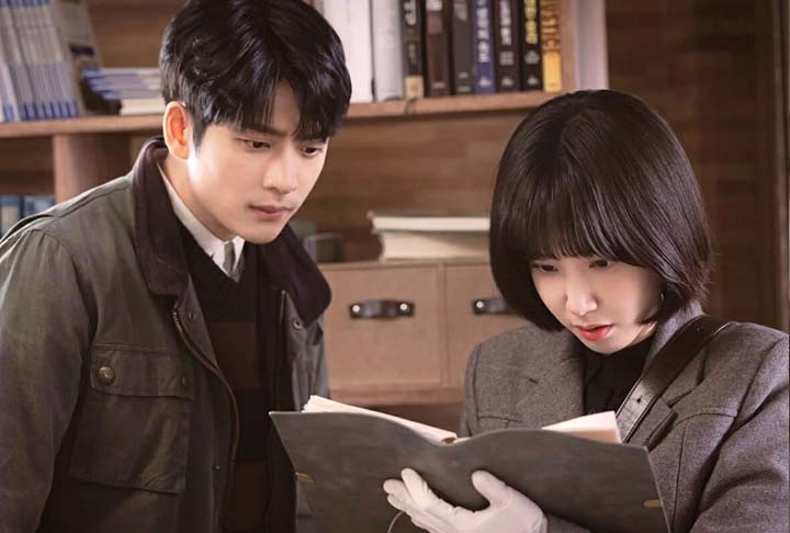 “Uma Advogada Extraordinária” - Sucesso em 2022, o k-drama segue os passos de uma jovem diagnosticada com espectro autista que é contratada por um escritório de advocacia. 
 Reprodução: Flipar