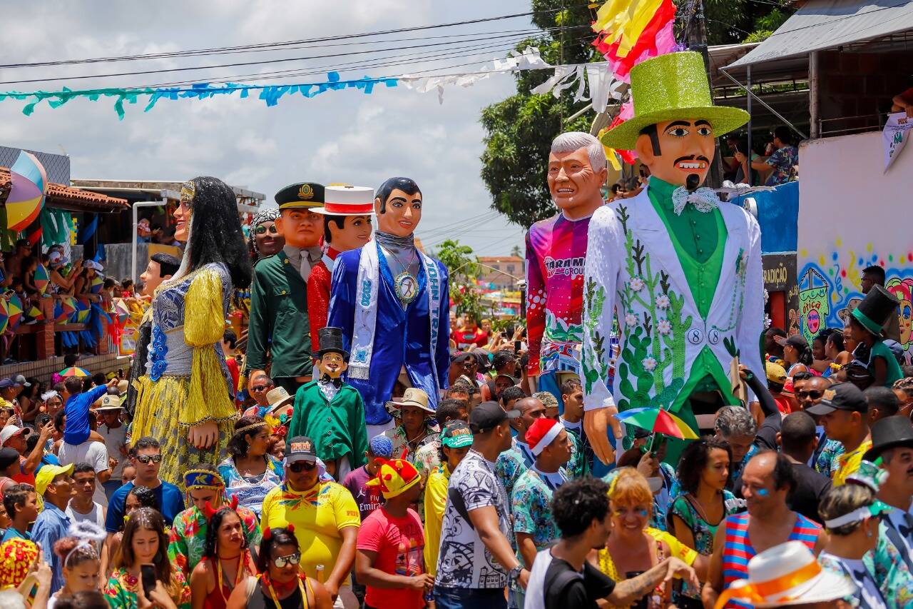 Bonecos de Olinda no carnaval de 2020. Foto: Arquimedes Santos/Divulgação