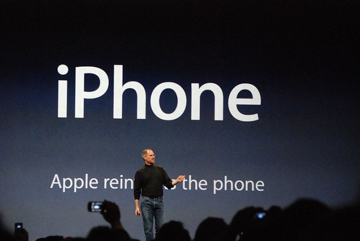 A conferência em que o iPhone foi lançado é um dos momentos mais emblemáticos. Jobs apresenta o aparelho, diante da surpresa e do entusiasmo da plateia. 