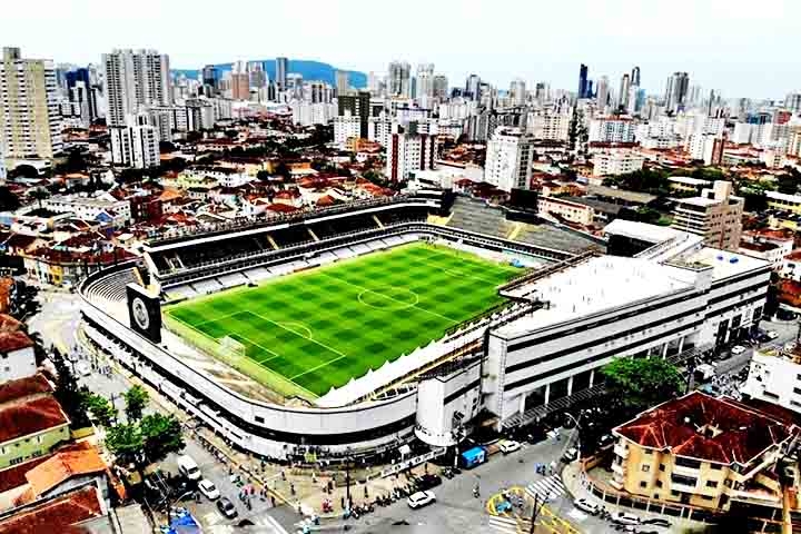 Memorial das Conquistas - O museu instalado na Vila Belmiro exibe as glórias do Santos Futebol Clube, como troféus, documentos históricos e registros de momentos inesquecíveis do Alvinegro.
 Reprodução: Flipar