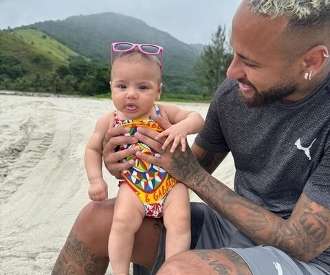 No início do ano, surgiram rumores de que Neymar seria pai novamente após a influenciadora Jamille Lima postar uma mensagem nas redes sociais referindo-se à filha mais nova do jogador: “Neném linda! Já vai ganhar um irmãozinho(a) do papai Ney! Só um aninho de diferença vai ter!”. - Foto: Reprodução/Instagram Reprodução: Jogada10