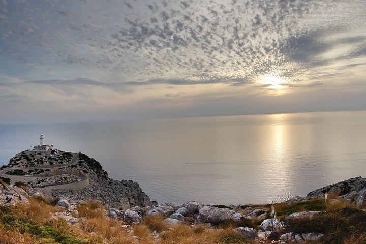 Pensando nisso, o Parque Natural Marinho de Cap Corse e Agriate está estudando maneiras de limitar a passagem de embarcações no local. Reprodução: Flipar