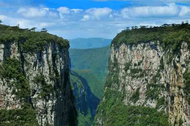 O Geoparque Mundial da UNESCO Caminhos dos Cânions do Sul busca impulsionar o desenvolvimento econômico da região e gerar oportunidades de um futuro melhor para seus habitantes. Reprodução: Flipar