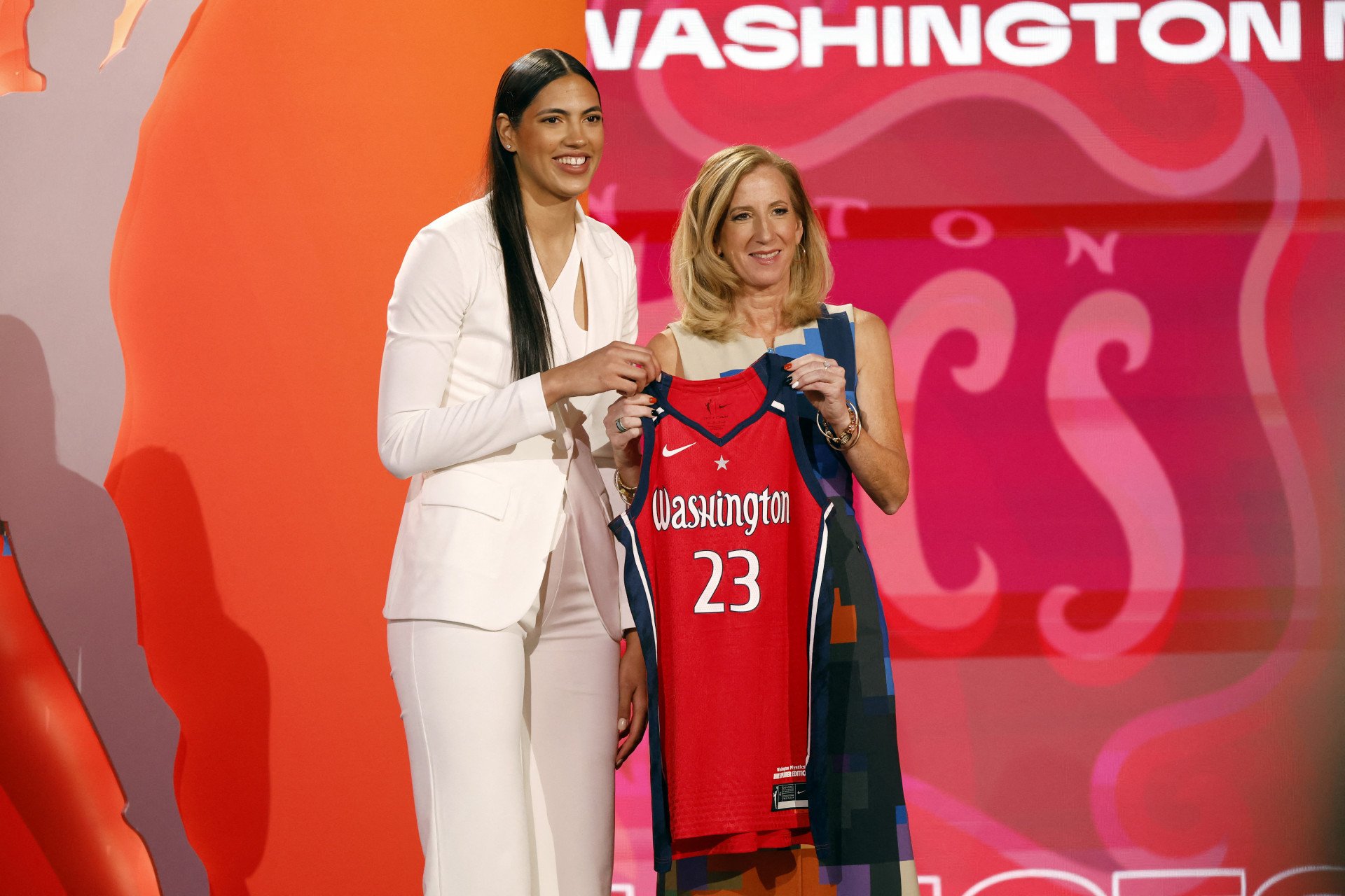 Stephanie Soares se torna a primeira brasileira selecionada para a WNBA