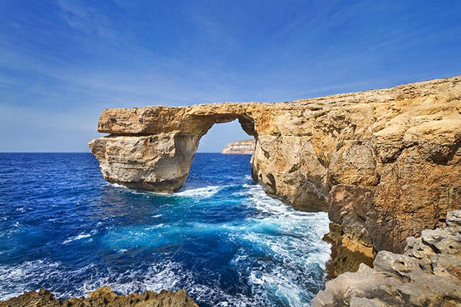 Ilha de Gozo (Malta): as formações rochosas criaram o cenário para o casamento entre Khal Drogo e Daenerys Targaryen. Foto: Divulgação/Turismo de Malta