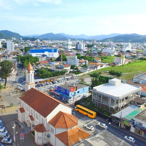 SANTA CATARINA- Duas hipóteses. Pode ser por causa de Catarina, mulher homenageada por Sebastião Caboto, italiano a serviço da Espanha, que chegou à ilha por em 1526. Ou oferecimento a Santa Catarina de Alexandria, festejada pela Igreja no dia 25/11. Reprodução: Flipar