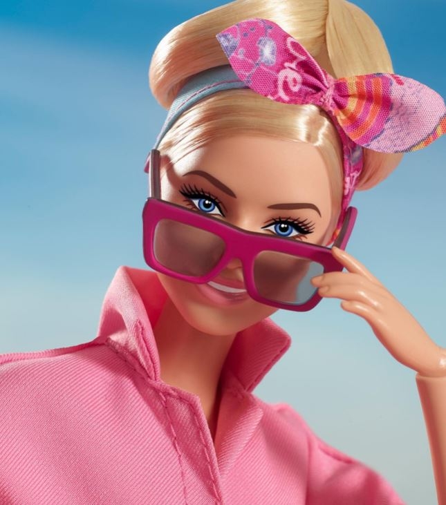 O universo Barbie pode custar uma boa grana aos fãs da boneca. Um morador de Goiás se apresenta como o dono do maior número de Barbies do Brasil.  Reprodução: Flipar