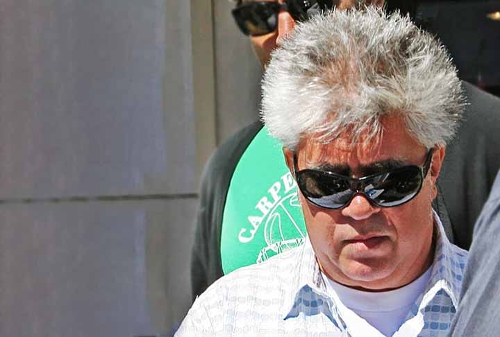 Pedro Almodóvar construiu uma relação próxima, de identificação, com o Brasil, especialmente por meio da música. “A maior parte da música que escuto quando escrevo é brasileira”, declarou em entrevista de 2019. 
 Reprodução: Flipar