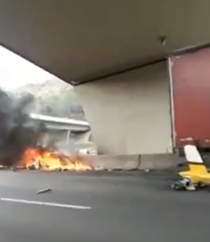 Boechat morreu quando o helicóptero que o levava de Campinas para São Paulo caiu na rodovia Anhanguera. Ele tinha feito uma palestra no interior paulista depois de apresentar seu último programa na rádio. Tinha 66 anos.  Reprodução: Flipar