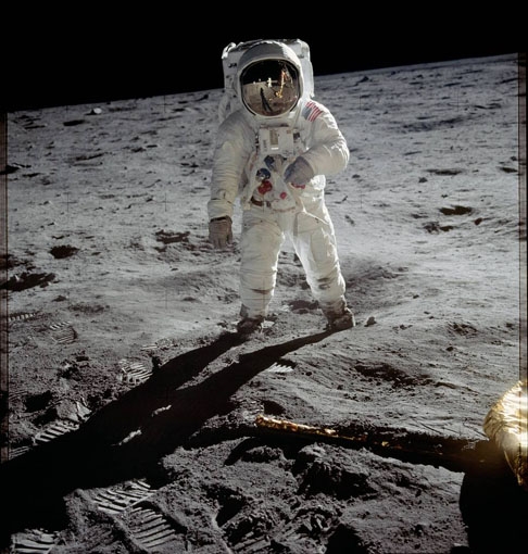 Vários programas espaciais da NASA ganharam destaque. O principal é o Programa Apollo, responsável por levar o homem à Lua em 1969.