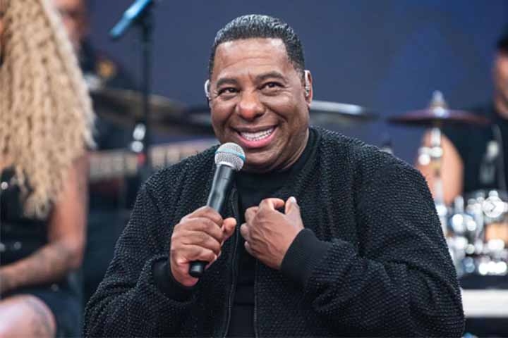 Em 2022, diante do não pagamento da indenização, os direitos autorais de Netinho sofreram o primeiro bloqueio judicial. O artista voltou a recorrer, mas, dois anos depois, a dívida atingiu R$ 163 mil, levando à apreensão de seu passaporte. Parte do valor foi quitada com a penhora, mas ainda resta um saldo pendente.
 Reprodução: Flipar