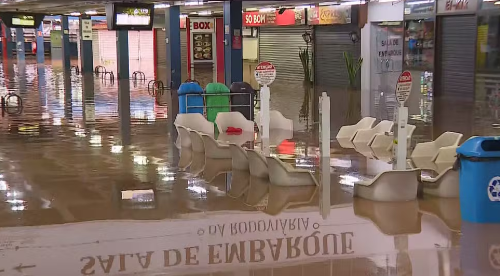 Rodoviária de Porto Alegre inundada. Foto: Reprodução: RBS TV