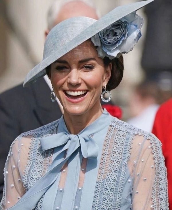 Kate Middleton, esposa do Príncipe William, foi a uma rave acompanhada de Rose Hanbury, justamente a mulher apontada como suposta amante de William. 