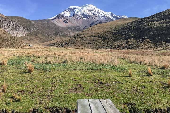 É o pico mais alto dos Andes equatoriais, dominando uma região de 50 mil km² e apresentando uma base de 20 km de diâmetro. É o 17.º monte de maior proeminência topográfica do mundo. Reprodução: Flipar