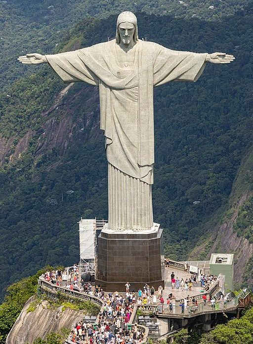 Somando a altura da estátua com a do pedestal (38 metros), o Cristo Redentor é a terceira maior escultura de Jesus Cristo no mundo. Reprodução: Flipar