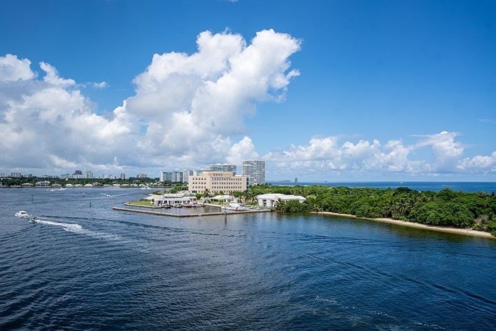 A cidade de Fort Lauderdale é um dos destinos turísticos mais badalados da Flórida, nos Estados Unidos, e ficou famosa como a “Veneza Americana”. 
 Reprodução: Flipar