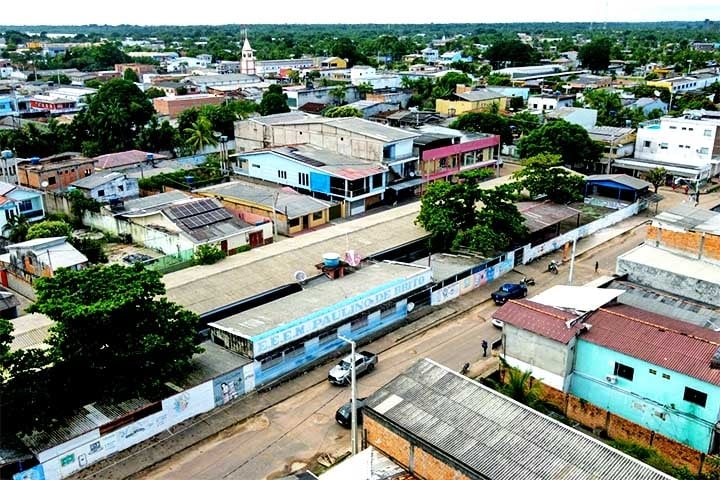 Portel (PA) - 42,23 pontos -  Desafios logísticos devido à localização ribeirinha remota. Educação e saúde têm baixa qualidade e alcance. Alta vulnerabilidade econômica devido à falta de alternativas econômicas. Reprodução: Flipar