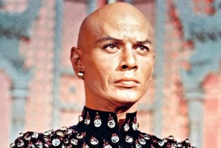 Há 39 anos, no dia 10/10/1985, morreu Yul Brynner, ator russo-americano que fez sucesso na chamada Era de Ouro do cinema nos Estados Unidos. 
 Reprodução: Flipar