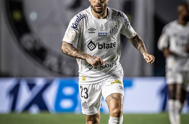 LUCAS LIMA - Entrou para tentar qualificar a construção das jogadas, mas o time já estava entregue. NOTA: 5,5.  Raul Baretta/ Santos FC.