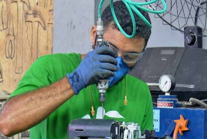 No Brasil, o Decreto Federal 10.240/2020 faz parte da Política Nacional de Resíduos Sólidos e determina a aplicação da Logística Reversa para a reciclagem de eletroeletrônicos e eletrodomésticos. Reprodução: Flipar