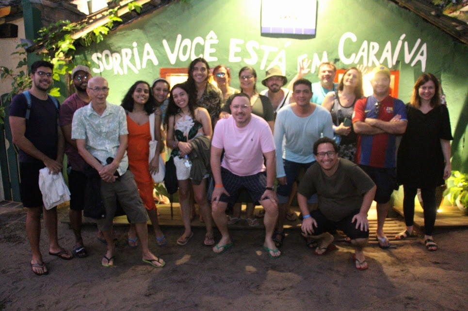 Jornalistas de diferentes países conheceram a vila de Caraíva. Foto: Reprodução: Leonardo Barreto