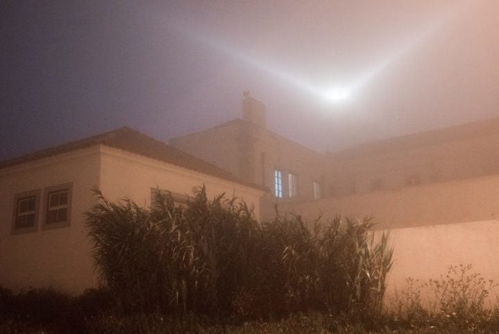 Embora a ufologia não seja considerada uma ciência formal, muitos ufólogos utilizam métodos científicos para tentar documentar e analisar evidências, como fotos, vídeos e depoimentos de testemunhas. Reprodução: Flipar
