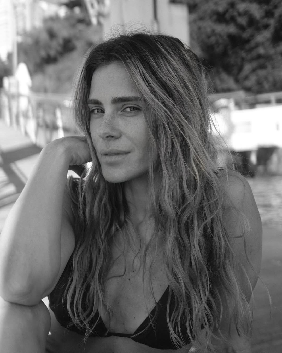 Carolina Dieckmmann exibe bronzeado durante férias na Bahia. Foto: Instagram