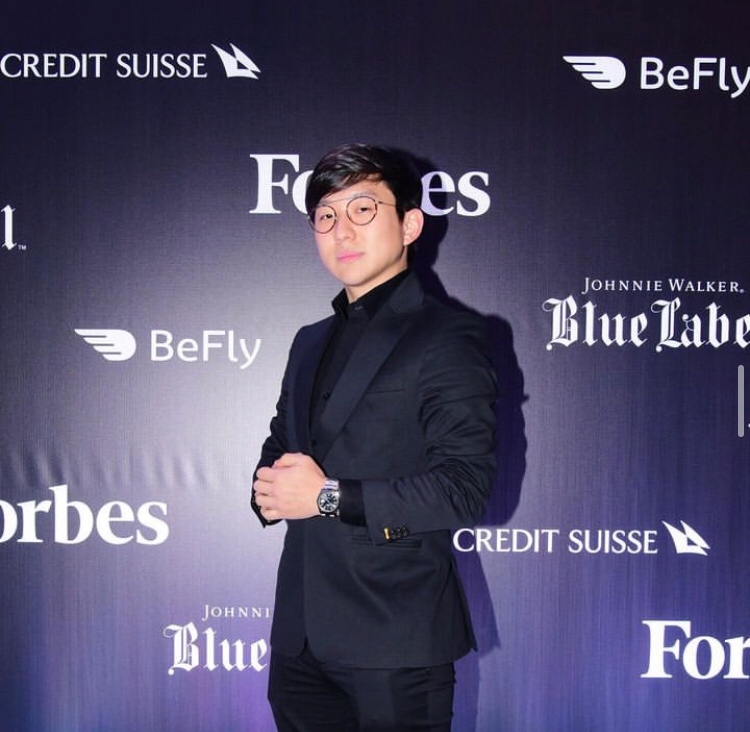 Pyong Lee (BBB 20): Ele já era bem conhecido nas redes antes de entrar para o programa. No reality, foi o oitavo eliminado da edição, mas depois de sair expandiu ainda mais seus negócios. Reprodução: Flipar