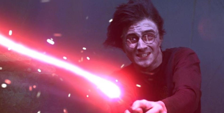 Por fim, o feitiço mais usado na saga Harry Potter é o Expelliarmus (24 vezes). Com ele, o (a) bruxo (a) pode retirar a arma (varinha) do seu oponente em um combate.  Reprodução: Flipar