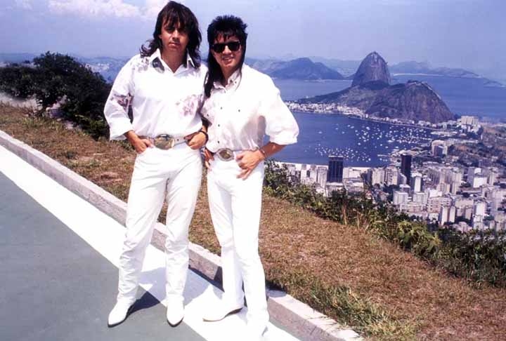 Canção que abre “Cowboy do Asfalto” (1990), o 15º álbum de estúdio de Chitãozinho e Xororó, “Evidências” tornou-se um fenômeno de popularidade com o passar do tempo.
 Reprodução: Flipar