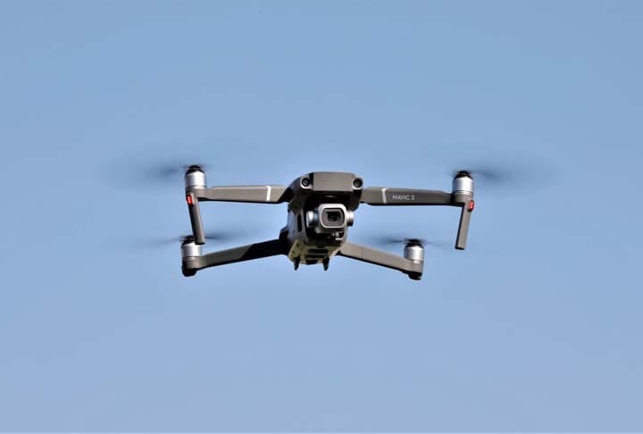 O uso de drone também está proibido. Nada de voar com o aparelho para olhar o parque de cima! Reprodução: Flipar