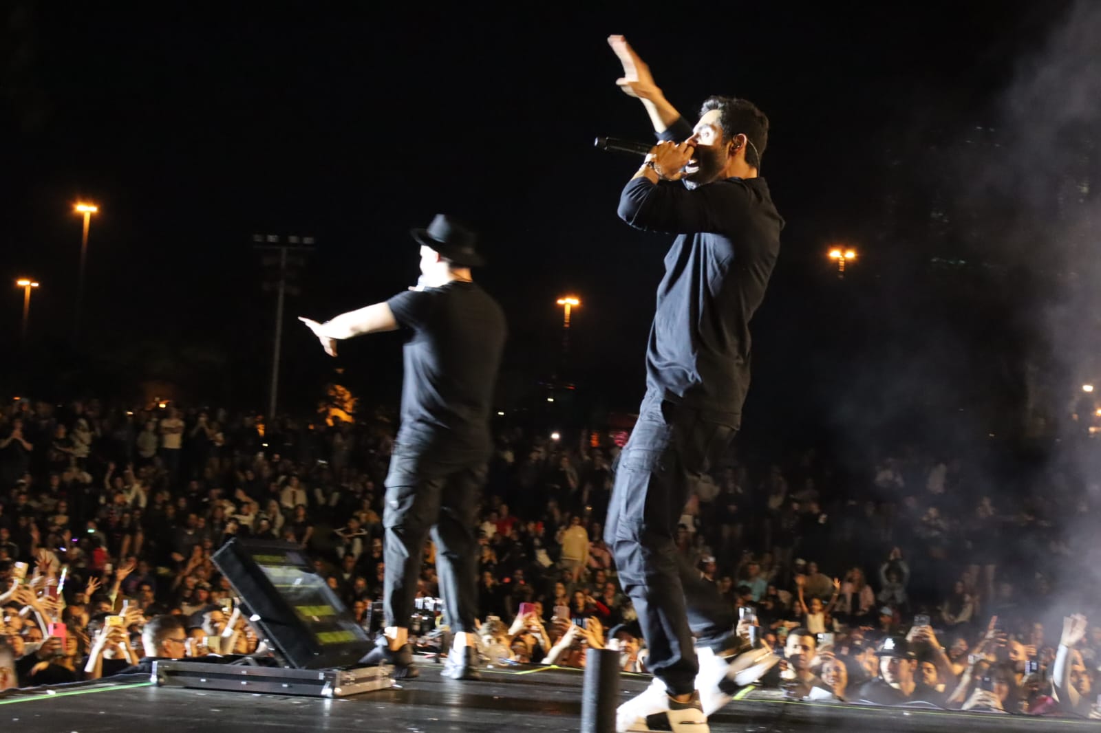 Israel e Rodolffo agitam Hopi Hari com show para milhares de pessoas. Foto: Pedro H. Lopes
