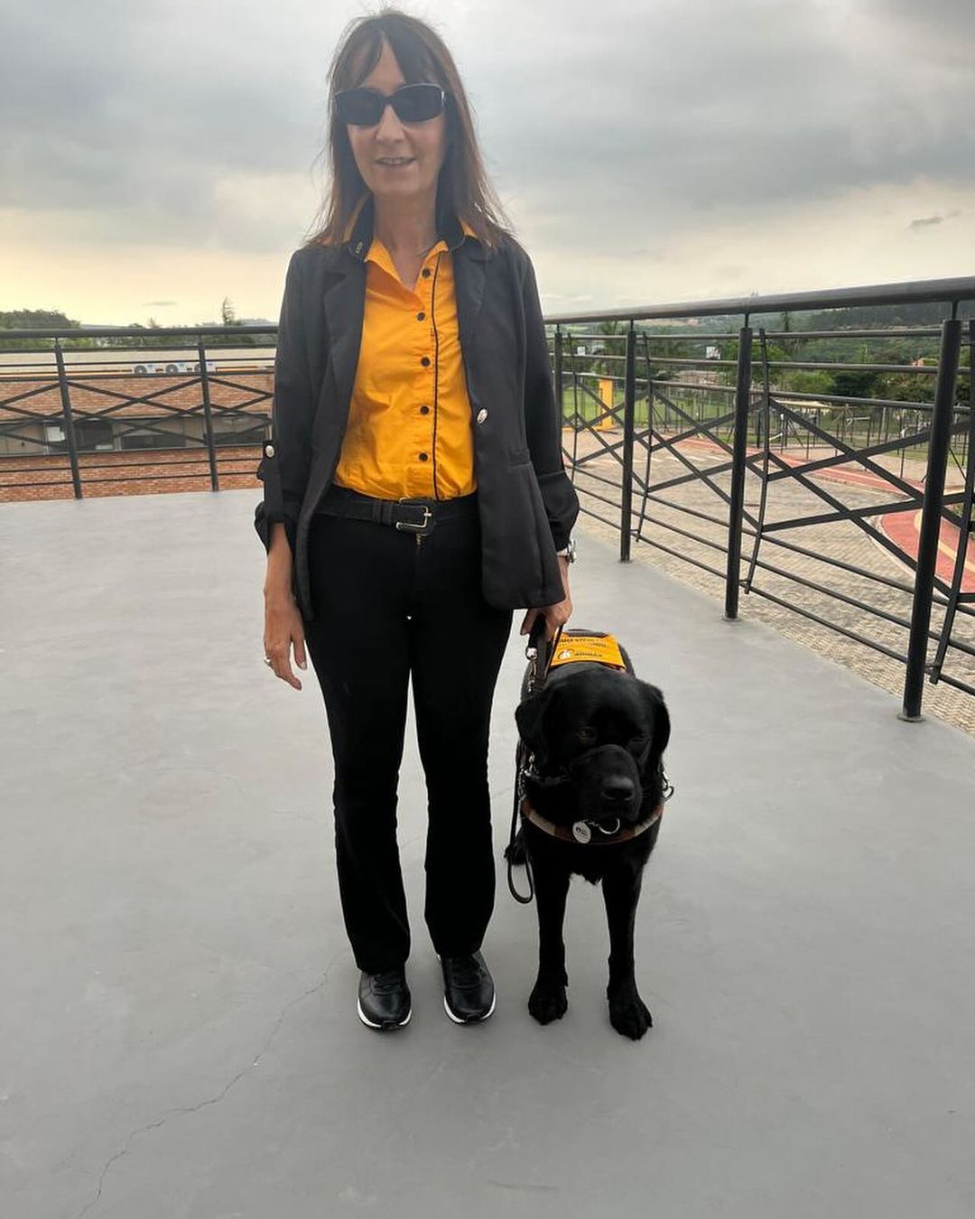 Katia e Willy, seu cão-guia. Foto: Reprodução/Instagram