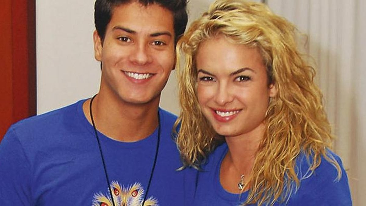 Lua Blanco e Arthur Aguiar - Outro casal formado nos bastidores da Record, Lua Blanco e Arthur Aguiar também viveram um romance na trama e na vida real. Apesar disso, o relacionamento durou menos de 8 meses e não teve um término tranquilo. A dupla ficou onze anos afastada. Reprodução