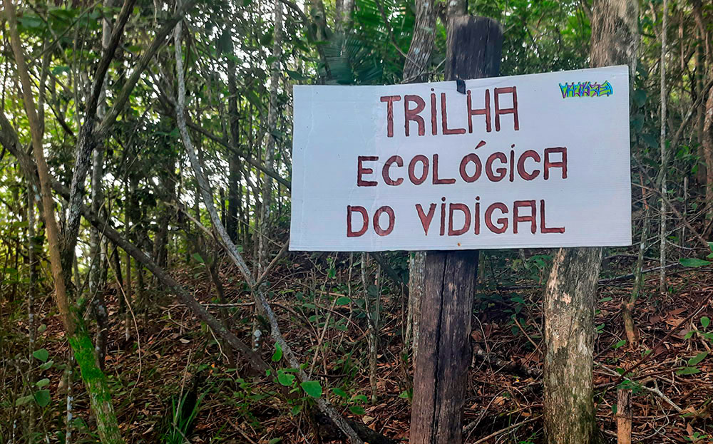 Placa marca o início da trilha, que fica no topo da Comunidade do Vidigal. Foto: Felipe Carvalho/iG