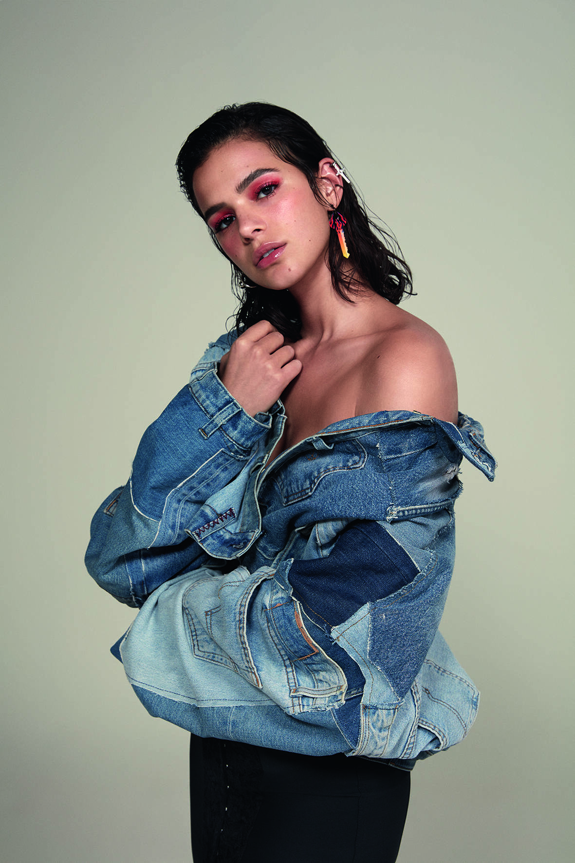 Bruna Marquezine estrela capa da revista "Glamour" de fevereiro. Foto: Cassia Tabatini