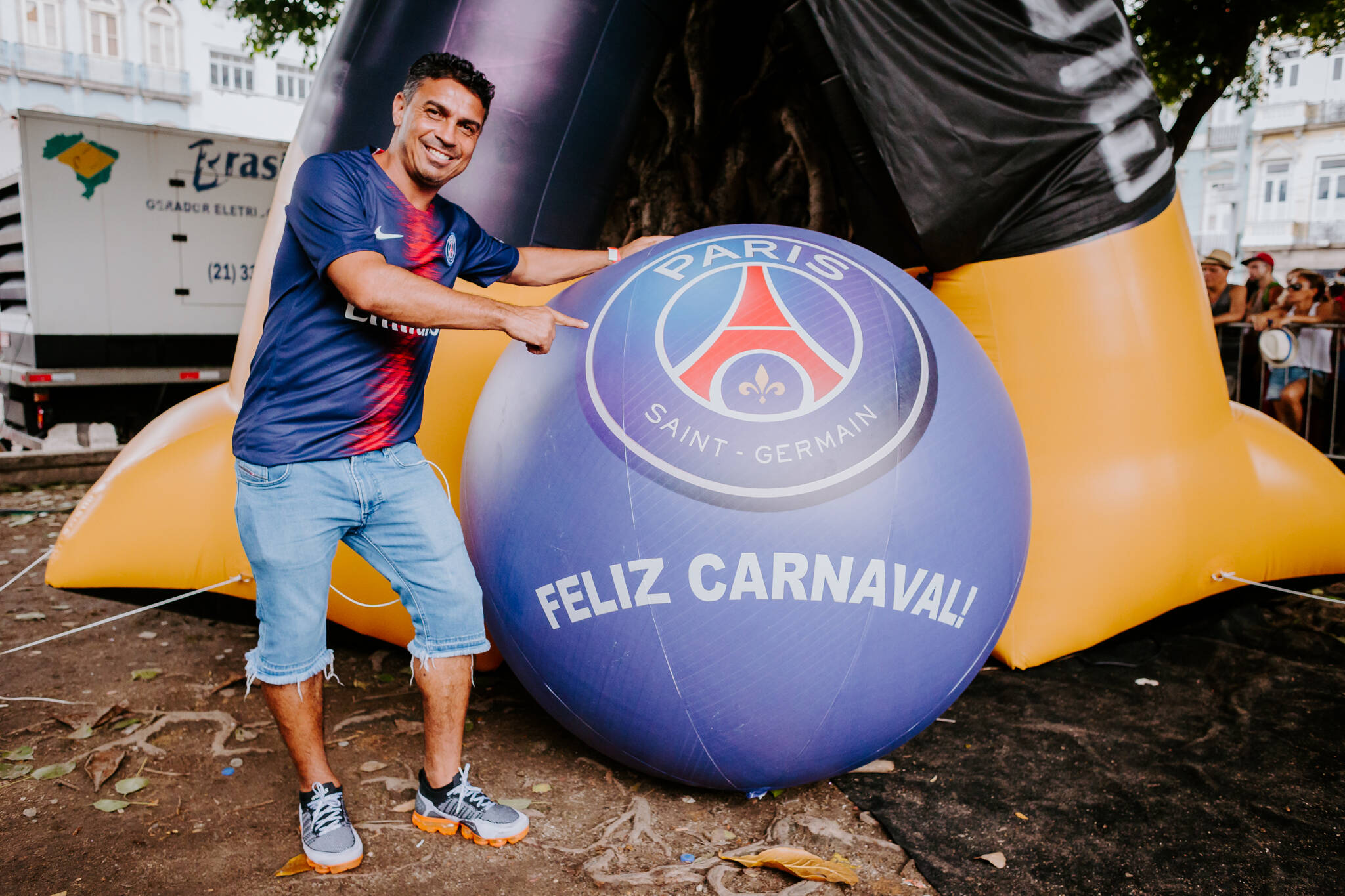Ex-atacante Alex Dias representou o PSG no carnaval. Foto: Divulgação