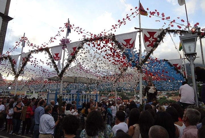  Festa dos Santos (Portugal) - Junho tem celebrações espalhadas pelas cidades, cada uma louvando o padroeiro local. Entre elas, Lisboa com Santo Antônio (dia 13) Reprodução: Flipar