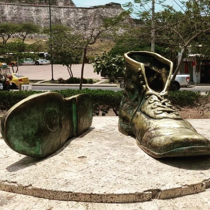 A obra 'Sapatos Velhos' é inspirada no poema 'À minha cidade natal' do colombiano Luis Carlos López. Foto: Reprodução/Instagram 05.07.2023