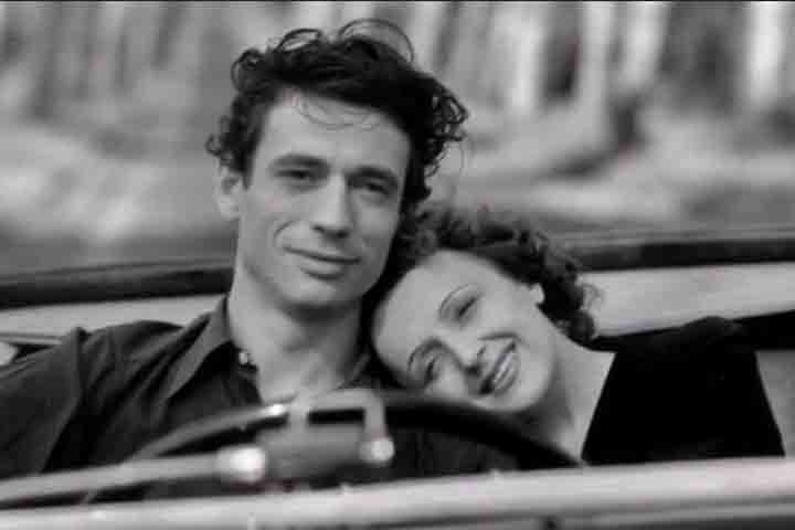 No ano seguinte, ela se envolveu com um entregador e acabou engravidando, dando à luz Marcelle Dupont. Porém, a filha acabaria morrendo com apenas dois anos, vítima de uma meningite.
 Reprodução: Flipar