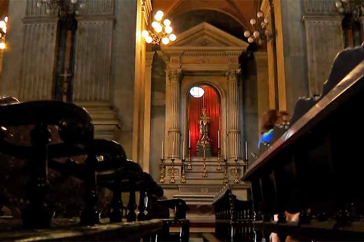 No século 18, a construção da Igreja de Nossa Senhora da Candelária substituiu a capela idealizada pelo casal espanhol no centro da cidade. Inicialmente, a ideia era proceder apenas a uma reforma, mas acabou se decidindo pela construção de um edifício grandioso, algo que demandaria décadas de obras.
 Reprodução: Flipar
