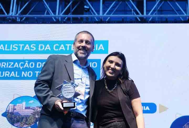 “O prêmio mostra que o turismo cultural pode e deve ser pensado com foco no resultado, para que seja possível preservar as tradições gerando desenvolvimento econômico”, declarou à época Ivan Blumenschein, vice-presidente da Associação Rota do Enxaimel.  Reprodução: Flipar