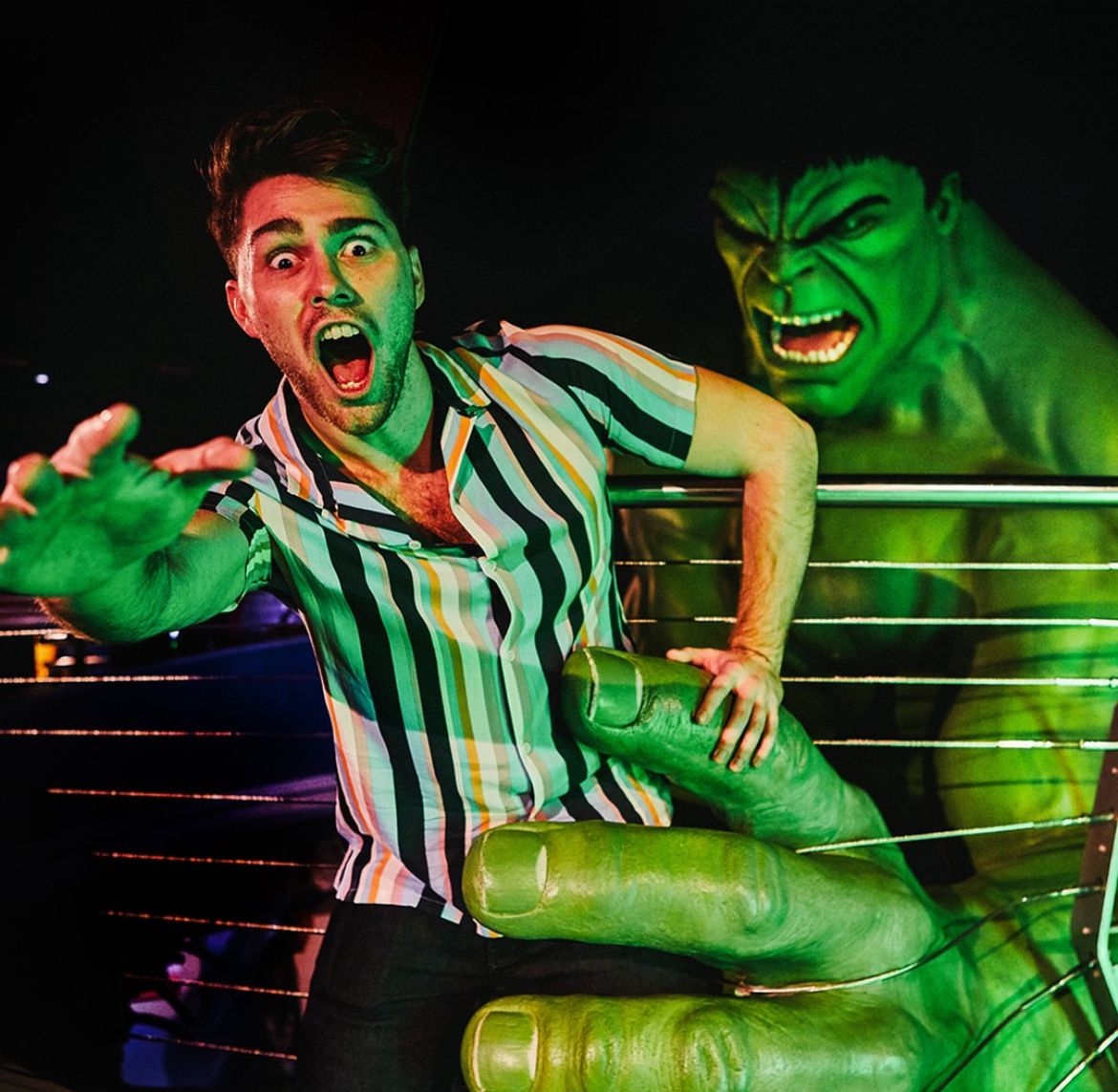 Por exemplo, em algumas filiais, há experiências que colocam os visitantes em aventuras com super-heróis da Marvel, permitindo que eles se sintam dentro de filmes de ação. Reprodução: Flipar