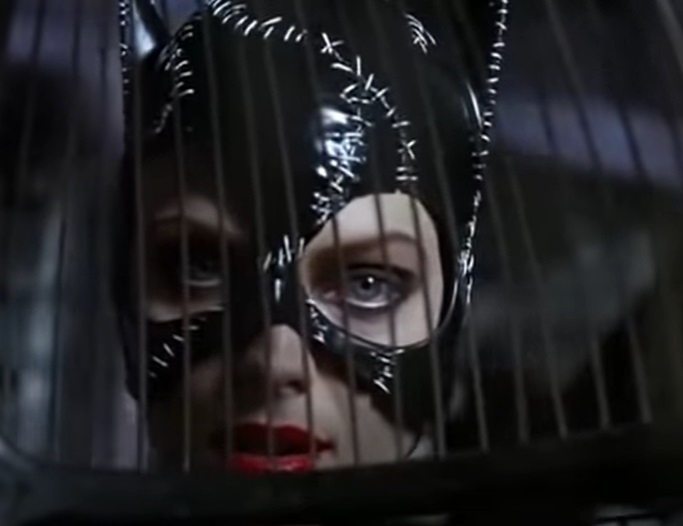 Pfeiffer também ganhou projeção no universo dos filmes de super-heróis ao interpretar a Mulher Gato em ‘Batman: O Retorno”, de Tim Burton, em 1992. 
 Reprodução: Flipar